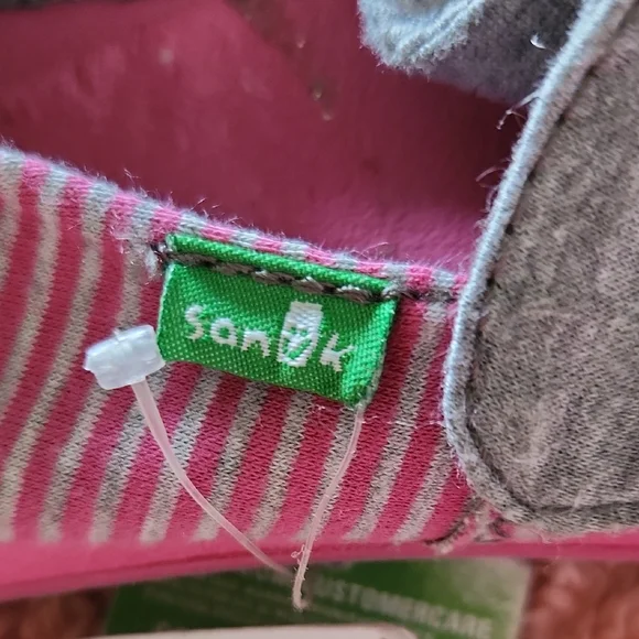 🔥 NWT Sanuk🔥Pink and Gray Slippers Cozy Slip-On Comfort - Picture 2 of 8